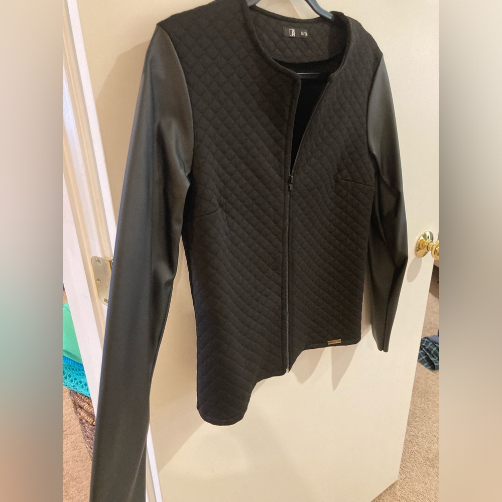 Leather-like color block/quilted light jacket.